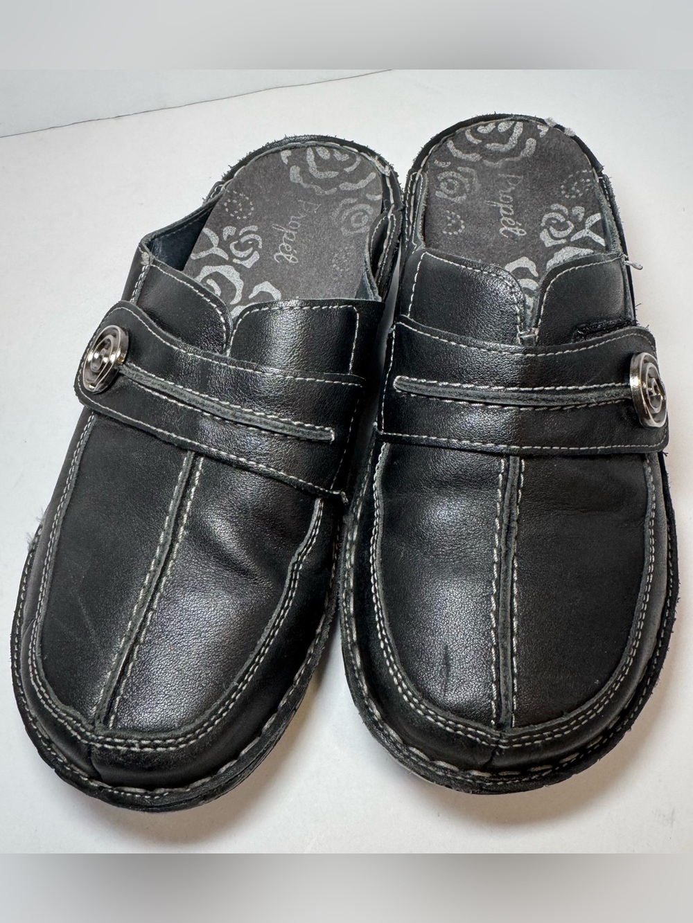 Propét Jana Women's Slip-Resistant Leather Clogs size 6